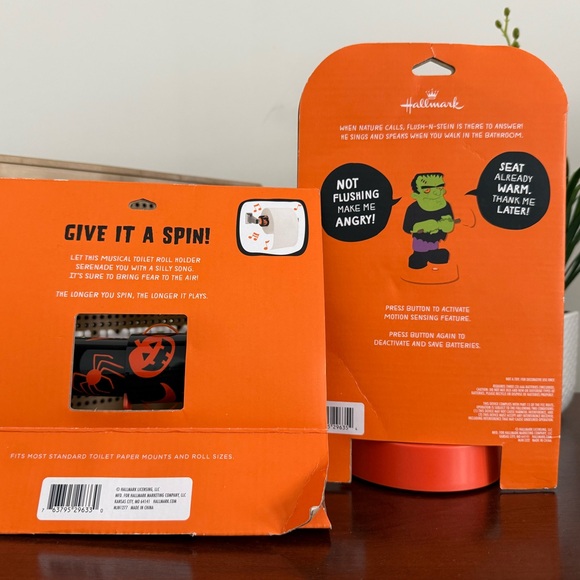 New Hallmark Jokin’ in the John Flush-in-stein and spin-a-song paper holder set - Picture 4 of 5